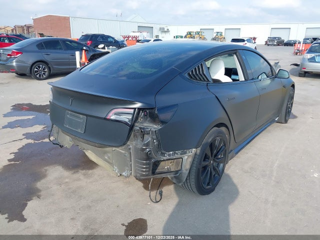2019 TESLA MODEL 3 5YJ3E1EB5KF365924 Photo 3