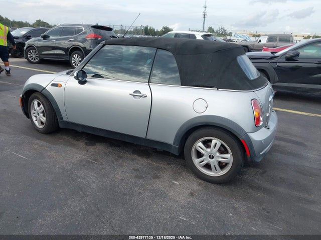 2007 MINI COOPER WMWRF33517TG16989 Photo 2