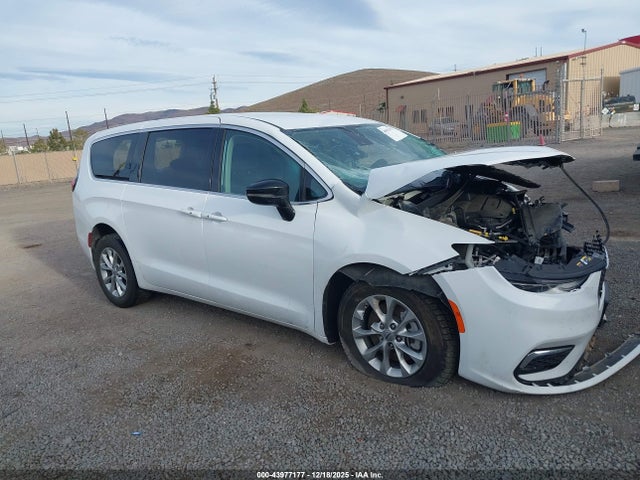 Продаж на аукціоні авто 2024 Chrysler Pacifica Touring L Awd, vin: 2C4RC3BG3RR185612, номер лоту: 43977177