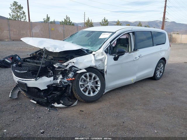 Продаж на аукціоні авто 2024 Chrysler Pacifica Touring L Awd, vin: 2C4RC3BG3RR185612, номер лоту: 43977177