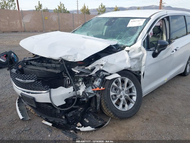 Продаж на аукціоні авто 2024 Chrysler Pacifica Touring L Awd, vin: 2C4RC3BG3RR185612, номер лоту: 43977177