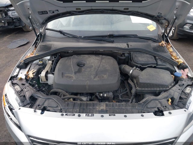 2017 VOLVO V60 YV140MSK8H1343873 Photo 9