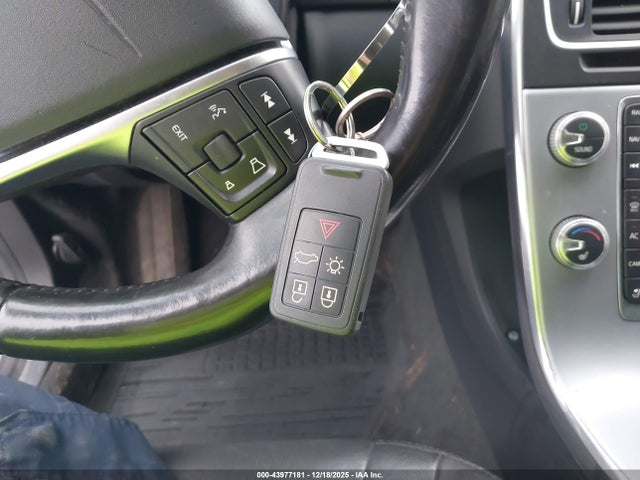 2017 VOLVO V60 YV140MSK8H1343873 Photo 10