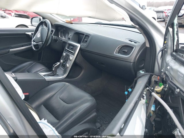 2017 VOLVO V60 YV140MSK8H1343873 Photo 4