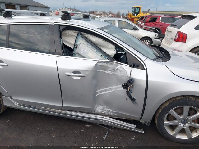 2017 VOLVO V60 YV140MSK8H1343873 Photo 5