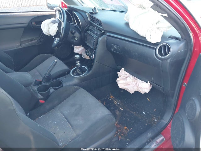 JTKJF5C75FJ002279 Scion TC