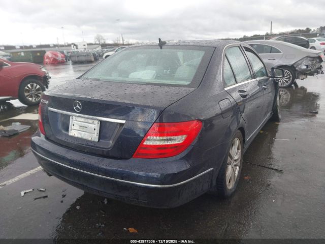 2014 MERCEDES-BENZ C 250 WDDGF4HB4ER307786 Photo 3