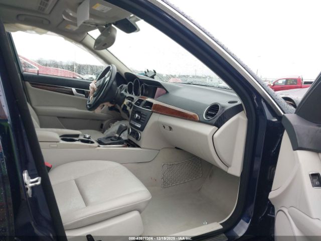 2014 MERCEDES-BENZ C 250 WDDGF4HB4ER307786 Photo 4
