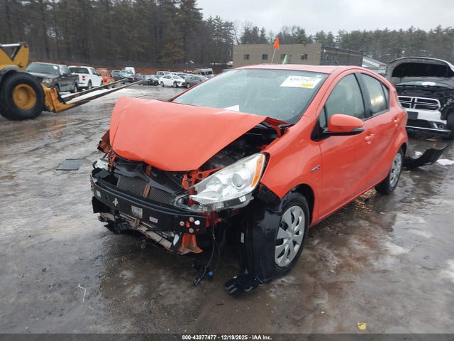 2013 TOYOTA PRIUS C JTDKDTB31D1038830 Photo 1