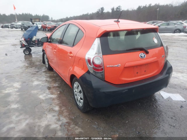 2013 TOYOTA PRIUS C JTDKDTB31D1038830 Photo 2