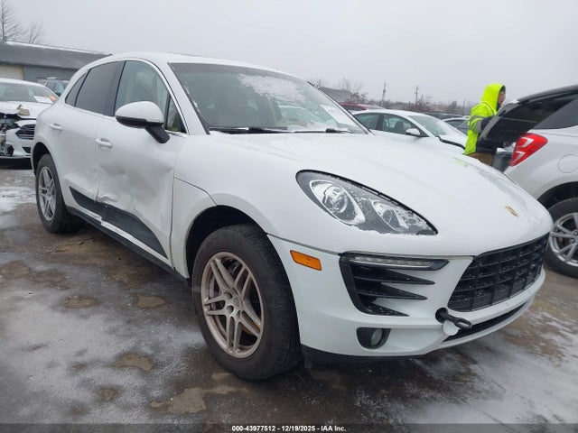2015 PORSCHE MACAN WP1AB2A53FLB69472 Photo 0