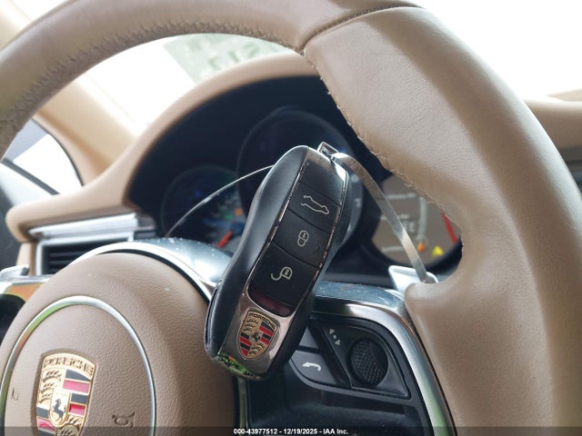 2015 PORSCHE MACAN WP1AB2A53FLB69472 Photo 10