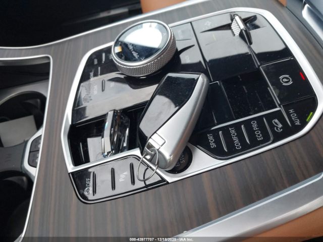 2025 BMW X7 5UX23EM04S9Y31814 Photo 10
