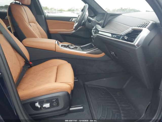 2025 BMW X7 5UX23EM04S9Y31814 Photo 4