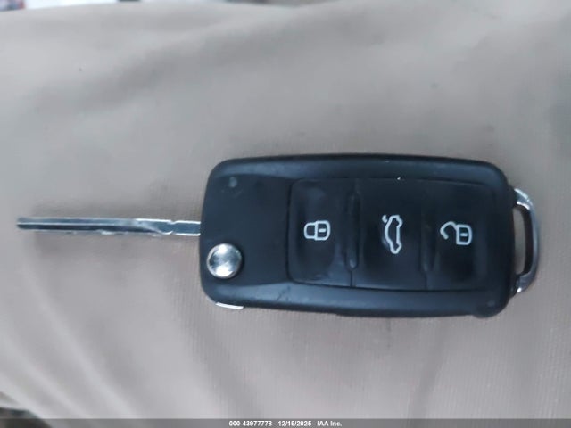 2013 VOLKSWAGEN PASSAT 1VWCH7A36DC003669 Photo 10