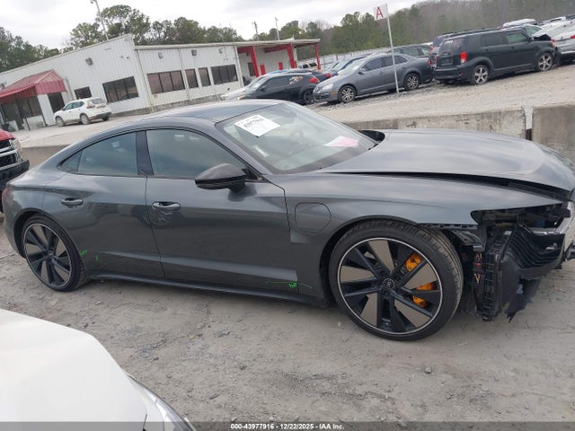 43977916 :رقم المزاد ، WAUBHBFW0N7902202 vin ، 2022 Audi Rs E-tron Gt Quattro مزاد بيع