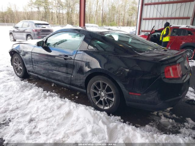 2011 FORD MUSTANG 1ZVBP8AM8B5152230 Photo 2