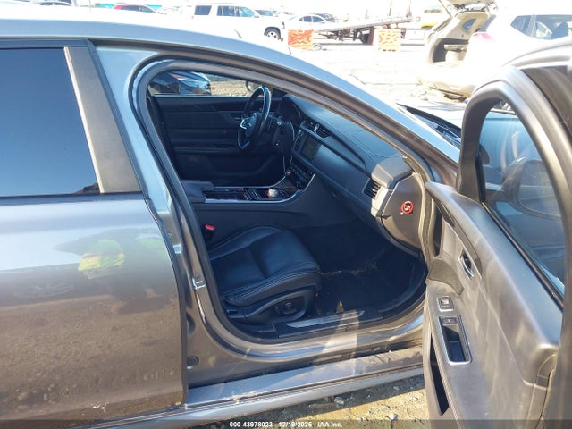 2016 JAGUAR XF SAJBF4BV0GCY04204 Photo 4