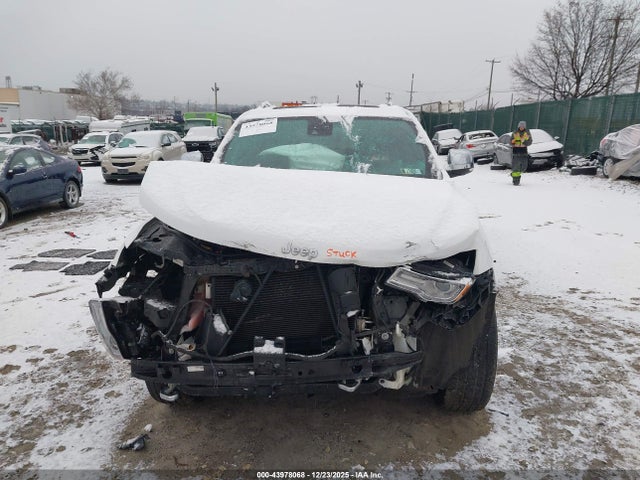 1C4RJFCG0FC733415 Jeep Grand Cherokee Overland