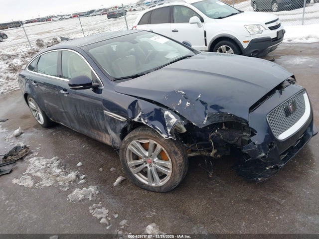 2017 JAGUAR XJ SAJWJ2GD0H8W03928