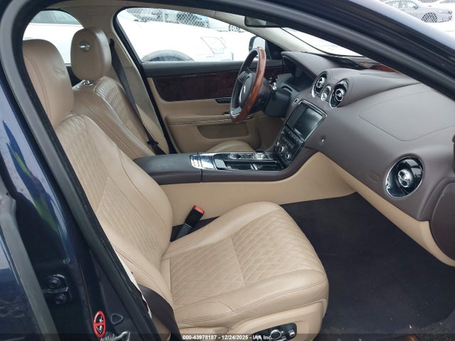 2017 JAGUAR XJ SAJWJ2GD0H8W03928 Photo 4