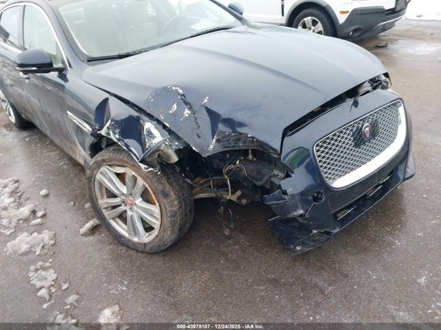 2017 JAGUAR XJ SAJWJ2GD0H8W03928 Photo 5