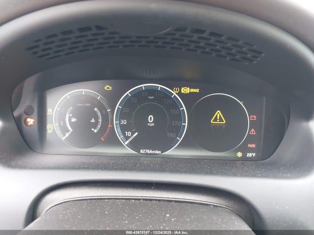 2017 JAGUAR XJ SAJWJ2GD0H8W03928 Photo 6