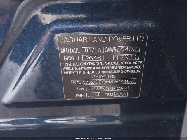 2017 JAGUAR XJ SAJWJ2GD0H8W03928 Photo 8