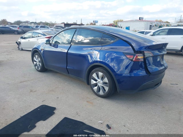 2023 TESLA MODEL Y 7SAYGDEE8PA171567 Photo 2