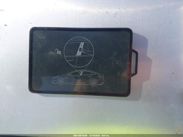 2018 TESLA MODEL 3 5YJ3E1EA3JF019909 Photo 10