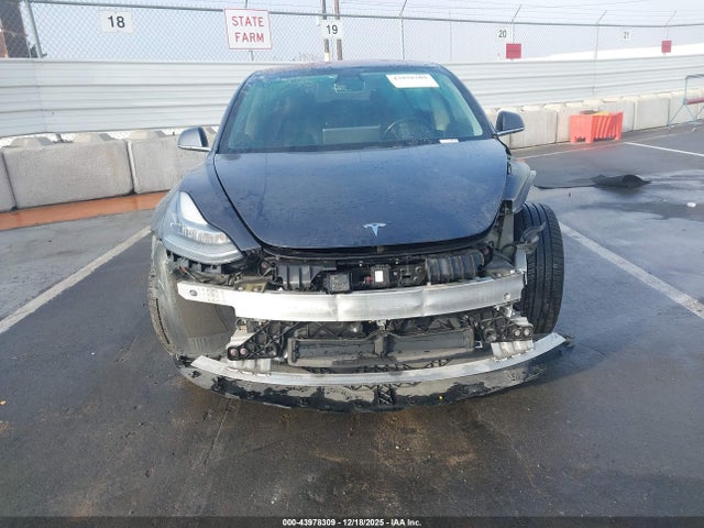 Tesla Model 3 Long Range/mid Range 2018 5YJ3E1EA3JF019909 Image 13