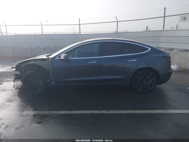 Tesla Model 3 Long Range/mid Range 2018 5YJ3E1EA3JF019909 Image 15