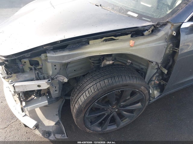 Tesla Model 3 Long Range/mid Range 2018 5YJ3E1EA3JF019909 Image 20