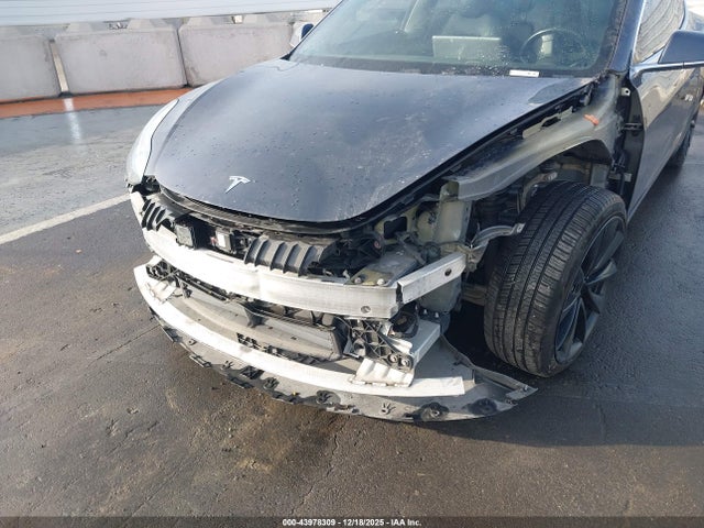 Tesla Model 3 Long Range/mid Range 2018 5YJ3E1EA3JF019909 Image 21