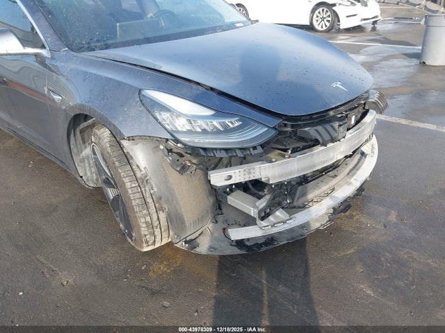 Tesla Model 3 Long Range/mid Range 2018 5YJ3E1EA3JF019909 Image 23
