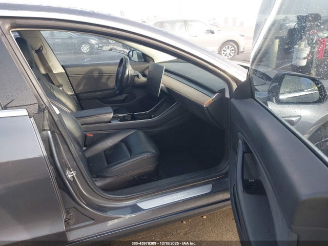 2018 TESLA MODEL 3 5YJ3E1EA3JF019909 Photo 4
