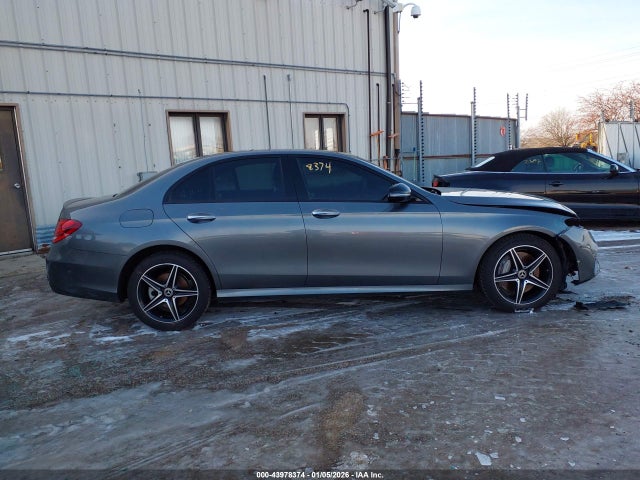 WDDZF4KB5JA381857 Mercedes-Benz E 300 4matic