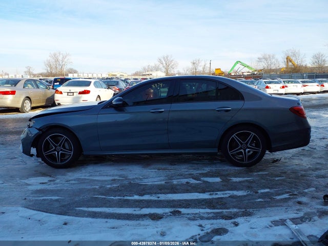WDDZF4KB5JA381857 Mercedes-Benz E 300 4matic