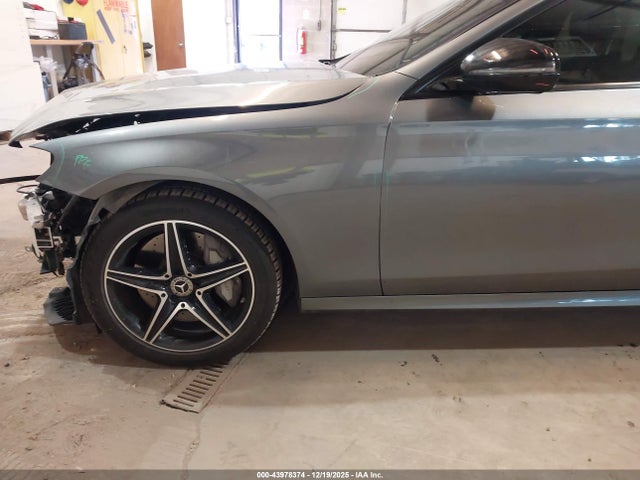 WDDZF4KB5JA381857 Mercedes-Benz E 300 4matic