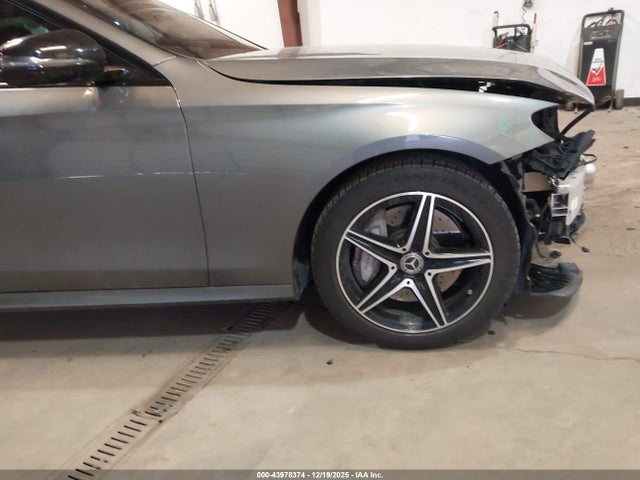 WDDZF4KB5JA381857 Mercedes-Benz E 300 4matic