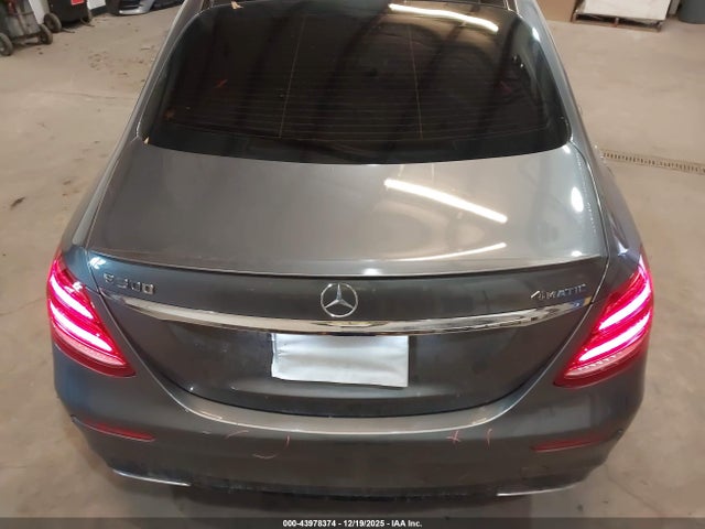 WDDZF4KB5JA381857 Mercedes-Benz E 300 4matic