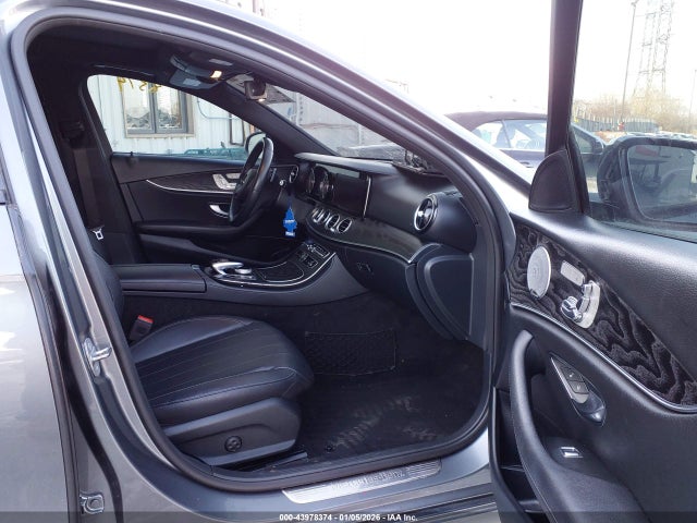 WDDZF4KB5JA381857 Mercedes-Benz E 300 4matic
