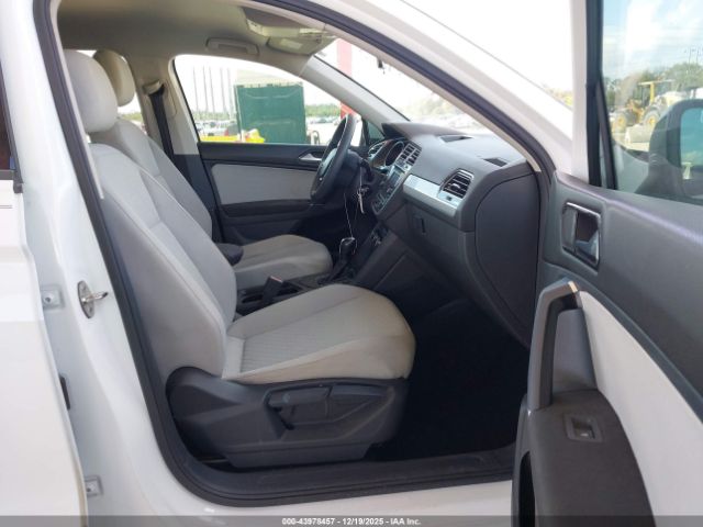 2018 VOLKSWAGEN TIGUAN 3VV1B7AX4JM024014 Photo 4