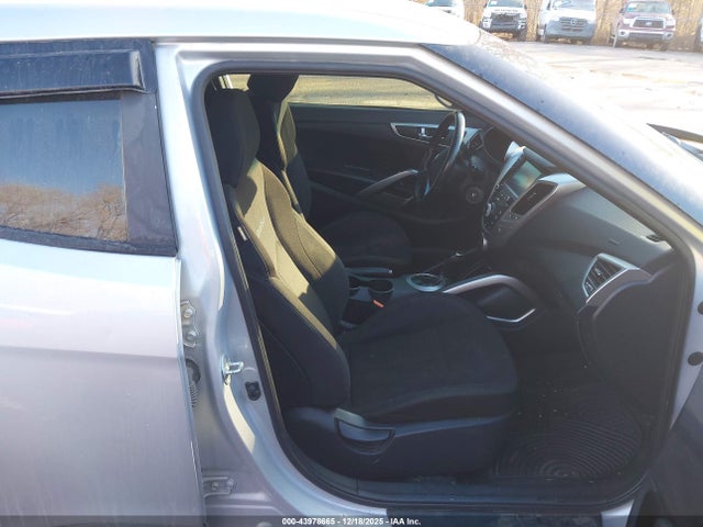 Auction sale of the 2017 Hyundai Veloster, vin: KMHTC6AD6HU304894, lot number: 43978665