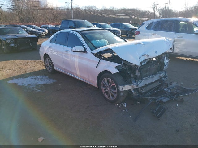 2015 MERCEDES-BENZ C 300 55SWF4KBXFU081919