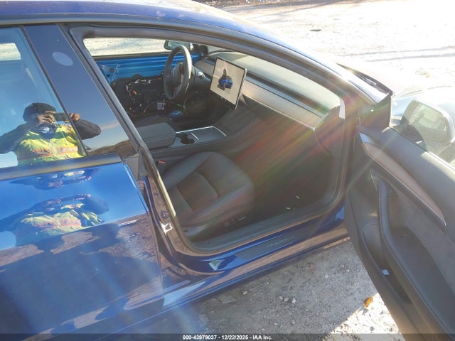 2023 TESLA MODEL 3 5YJ3E1EA0PF694979 Photo 4