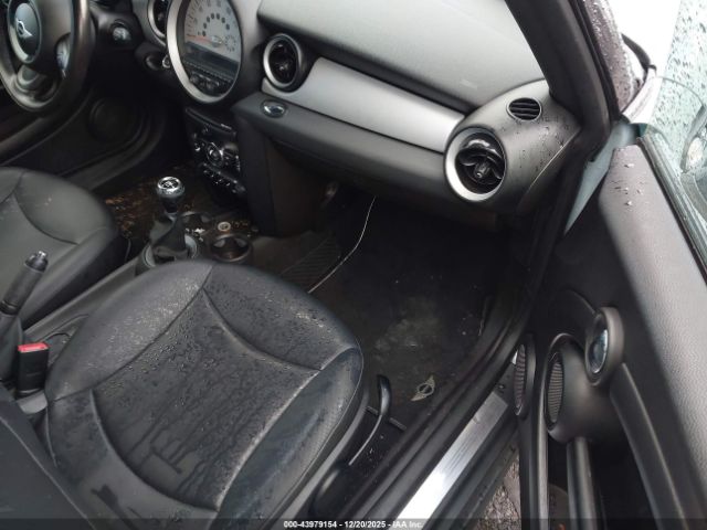 2011 MINI COOPER CLUBMAN WMWZF3C53BT267520 Photo 4