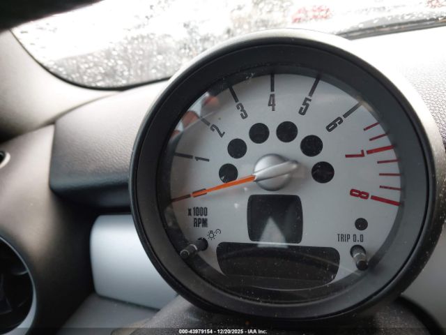 2011 MINI COOPER CLUBMAN WMWZF3C53BT267520 Photo 6