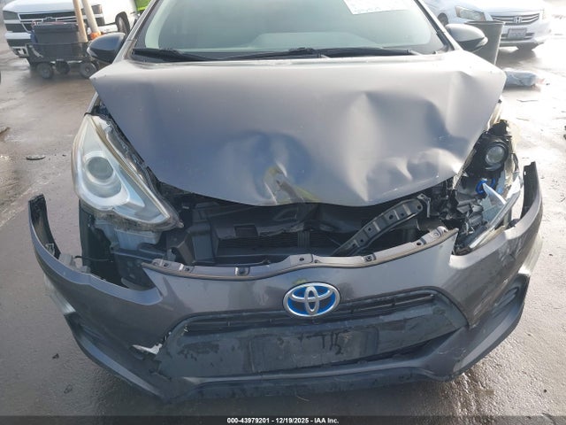 JTDKDTB30H1592155 Toyota Prius C One