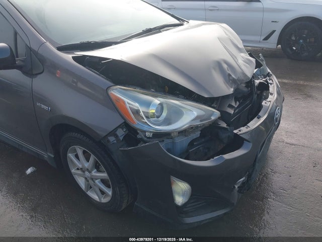 JTDKDTB30H1592155 Toyota Prius C One